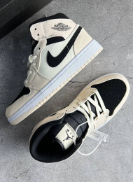 Кроссовки Nike Air Jordan 1 Mid Barely Orange живое фото 2